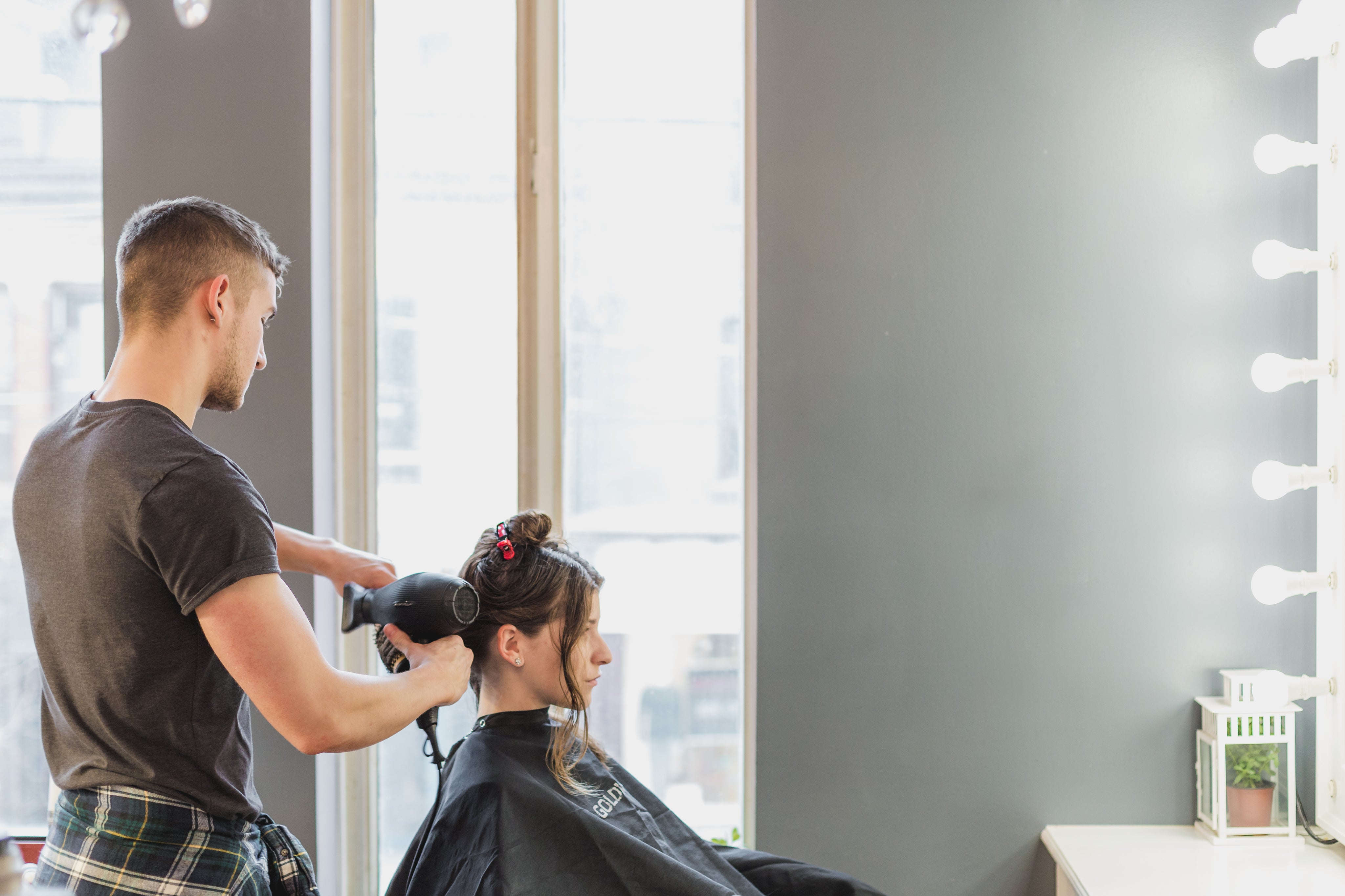 male-stylist-cutting-hair-at-salon.jpg